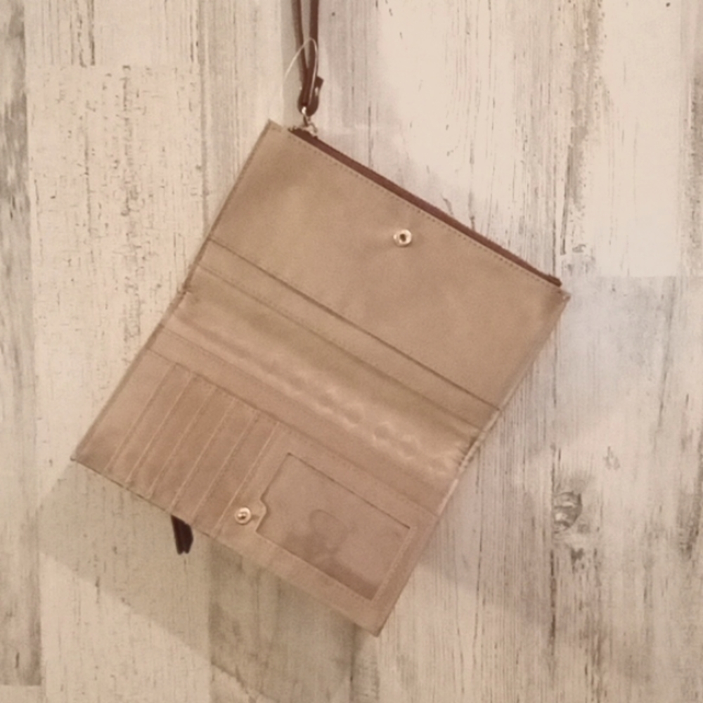 NEW Wristlet/Wallet - Picture 2 of 3